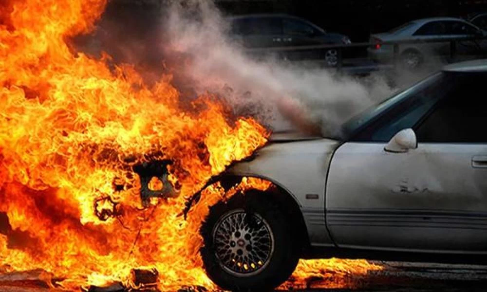 Ηράκλειο: Βουλγάρα έκαψε το αυτοκίνητο της ξαδέρφης της